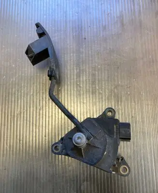 Renault Koleos I Accelerator throttle pedal 18002JY00A 00698 1578A