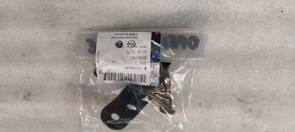 Opel Corsa E Radiator mount bracket 39098565
