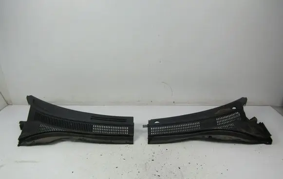 Suzuki Swift I Wiper trim 