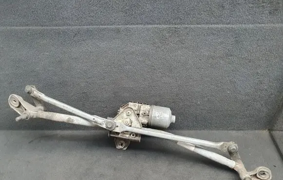 Audi A4 S4 B7 8E 8H Front wiper linkage and motor 8E1955119
