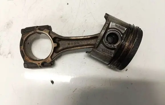 Toyota Picnic Piston with connecting rod 64250