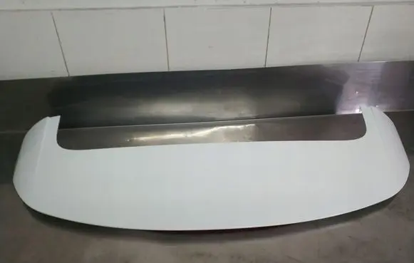 Tailgate/trunk spoiler