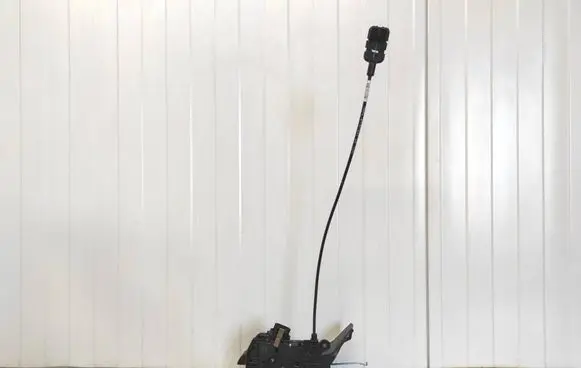 Opel Vivaro Front door lock 93457080 805032854R 05032854