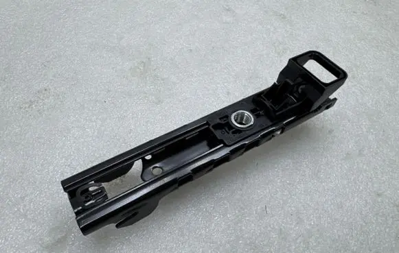 Tesla Model Y Seat belt height adjuster 1068130C1B 640754100B CZ22003300VU5