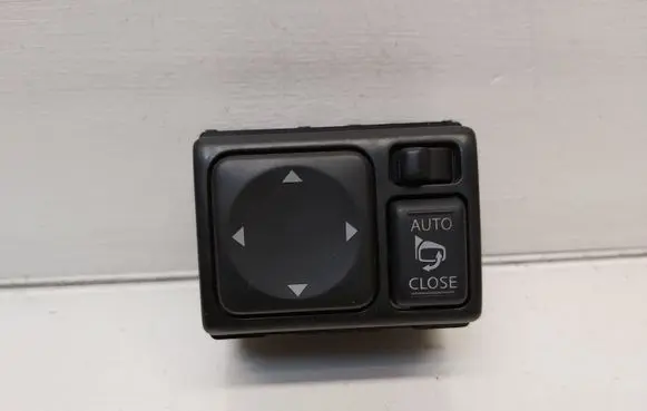 Nissan Juke I F15 Wing mirror switch