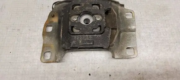 Ford Focus ST Engine mount bracket 322A69A26714 V617M121 538C28BRWN