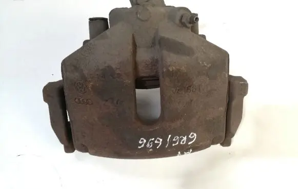 Volkswagen PASSAT B7 Front brake caliper