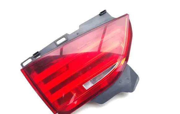 Tailgate rear/tail lights