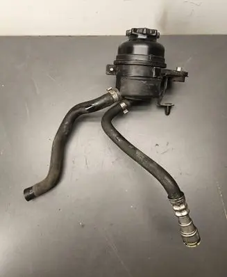 BMW 3 E90 E91 Power steering fluid tank/reservoir 6768094 PA66GF25 10637110