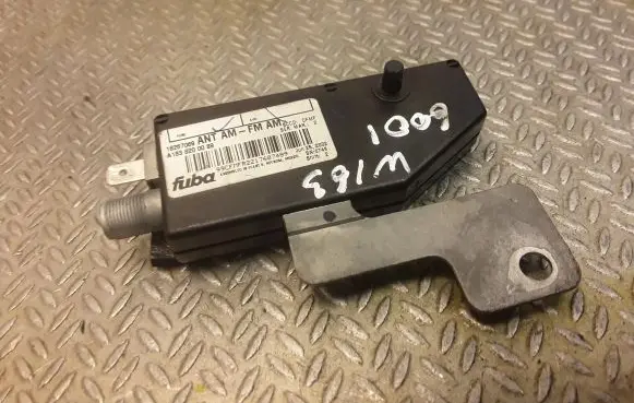 Mercedes-Benz ML W163 Aerial antenna amplifier 1638200089 A1638200089