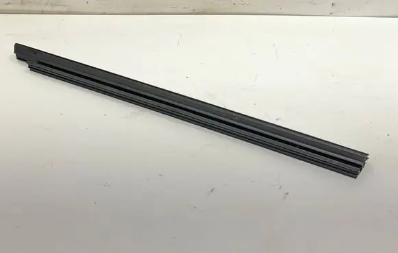 Toyota Sienna XL40 IV Rubber seal front door window/glass