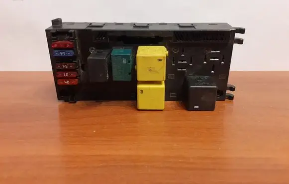 Mercedes-Benz E W210 Fuse box set 0005401550 0025452701