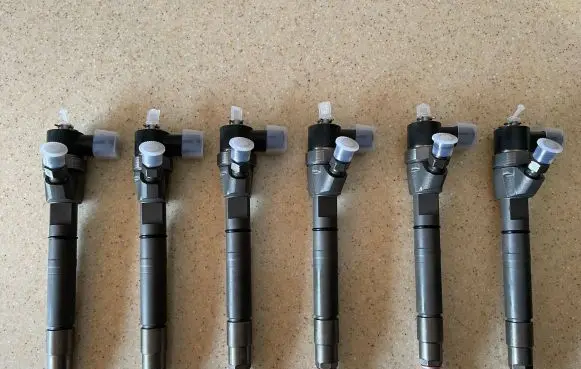 Mercedes-Benz E W211 Fuel injector A6110701687 A6110701487 0445110190