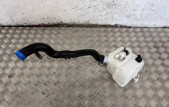 Windshield washer fluid reservoir/tank