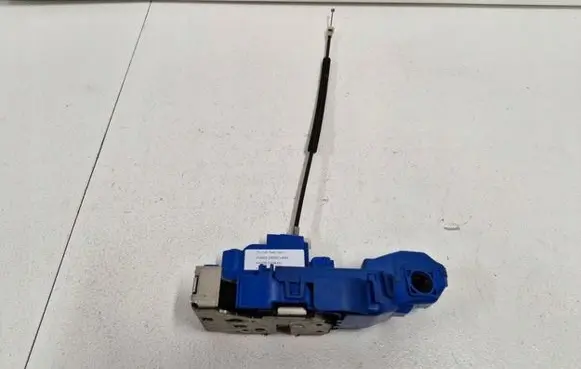 Fiat 500L Front door lock 520181190