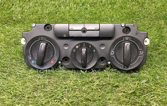 Volkswagen Golf Plus Climate control unit 1K0820047GK 5HB00935200