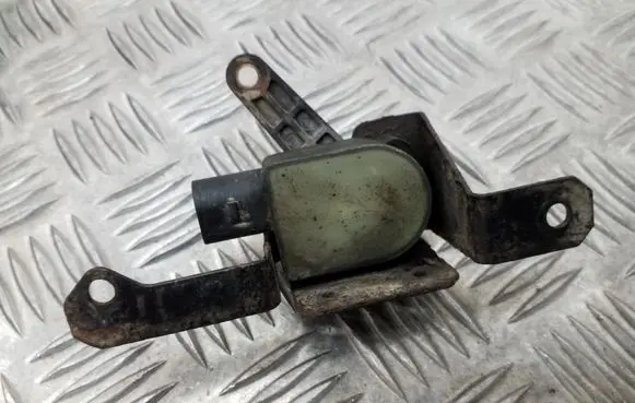 Headlight/headlamp level sensor