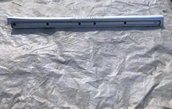 Mercedes-Benz B W245 Front sill (body part) A1696102108
