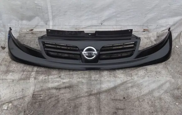 Nissan Primastar Front bumper upper radiator grill