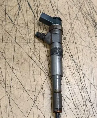 BMW X5 E53 Fuel injector 0445110131 7789661