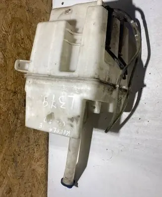 Toyota Corolla E120 E130 Windshield washer fluid reservoir/tank 001185