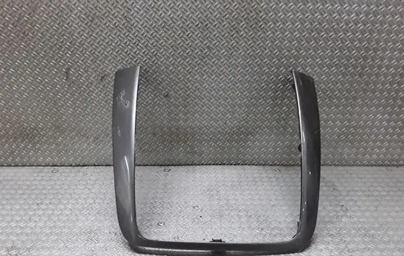 Radio/GPS head unit trim