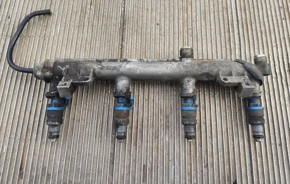 Saab 9-3 Ver2 Fuel injectors set 12790824 12790825