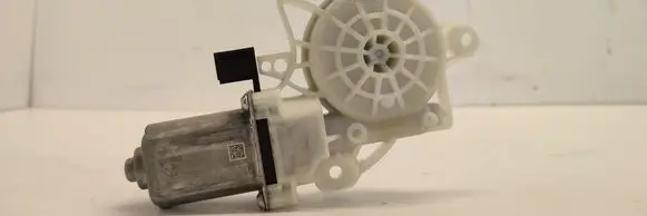 Mercedes-Benz B W247 Front door window regulator motor A0009065806