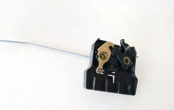 Opel Zafira A Seat back rest lock catch 90589002