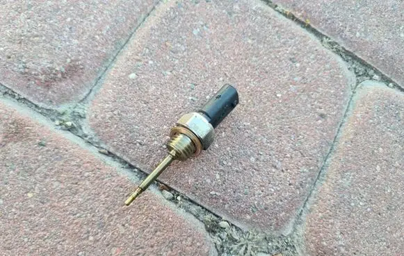 Volkswagen Golf VII Intake air temperature sensor 03N906081A