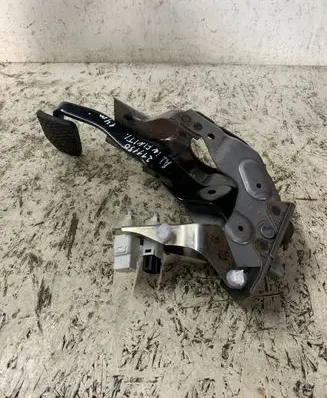 Infiniti QX60 L50 Brake pedal