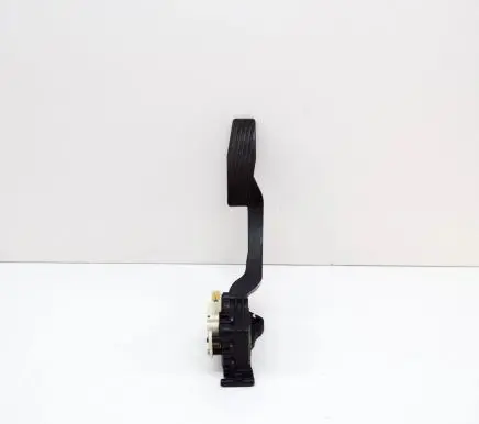 Opel Mokka Accelerator throttle pedal 95087911