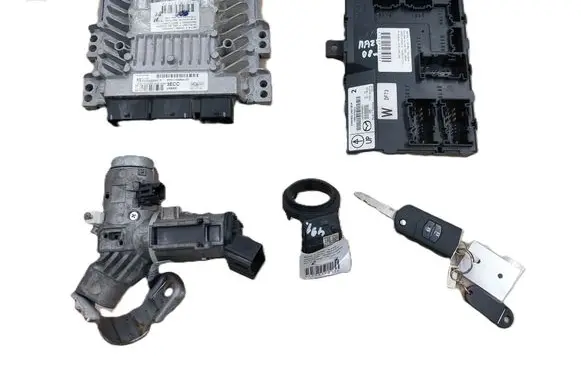 Mazda 2 Engine ECU kit and lock set 5WS40585CT 8V2112A650CC