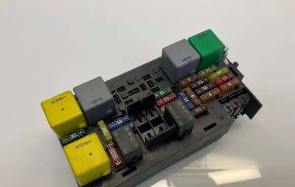 Mercedes-Benz ML W164 Fuse module