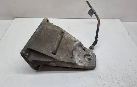 BMW 5 E60 E61 Engine mounting bracket 6761112