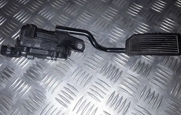 Nissan Almera N16 Accelerator throttle pedal 18002AU400 6PV00862003