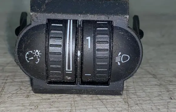 Volkswagen Golf V Headlight level height control switch 1K0941333