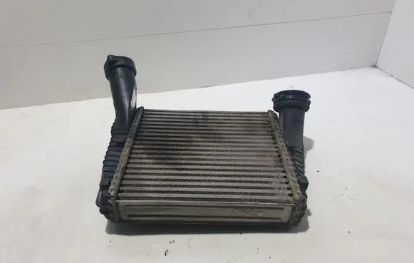 Volkswagen Touareg I Intercooler radiator 7L0145803A