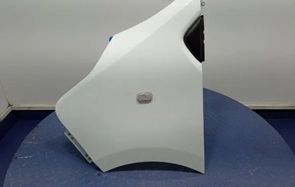 Opel Vivaro Fender 
