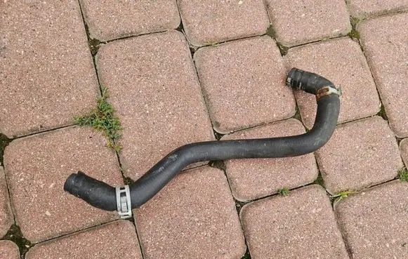 Opel Insignia B Engine coolant pipe/hose 55495892