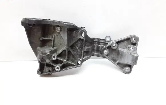 Volvo V70 Engine mounting bracket 31258329