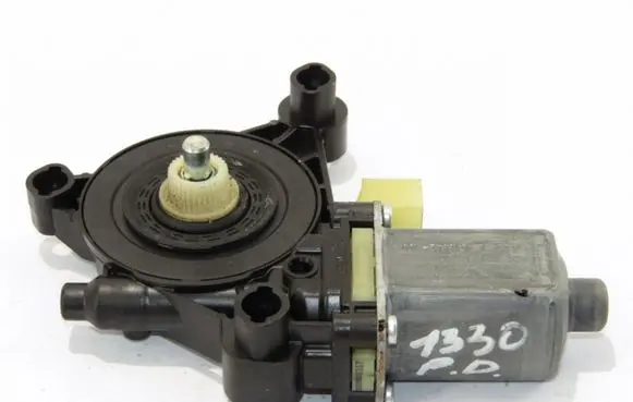 Volkswagen Golf VI Front door window regulator motor 0130822378