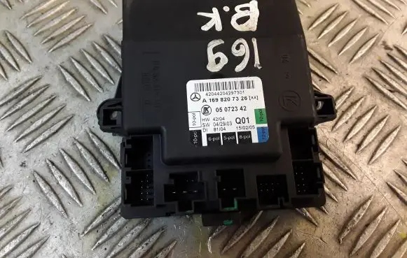Mercedes-Benz A W169 Door control unit/module 1698207326 A1698207326