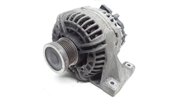 Volvo XC90 Generator/alternator 30667787 0124525060