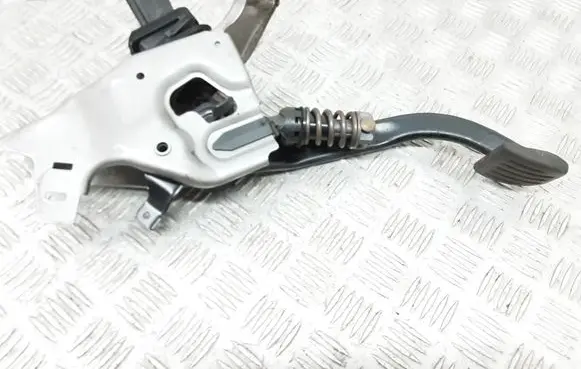 Volvo XC60 Clutch pedal 31329104