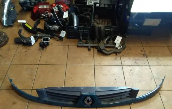 Renault Kangoo I Front grill 8200331208