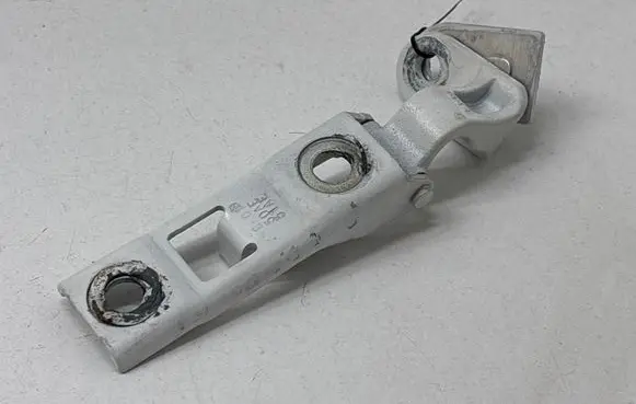 Chrysler Pacifica Tailgate/trunk/boot hinge 68229150