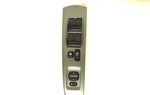 Toyota Prius (XW20) Electric window control switch 8482047050