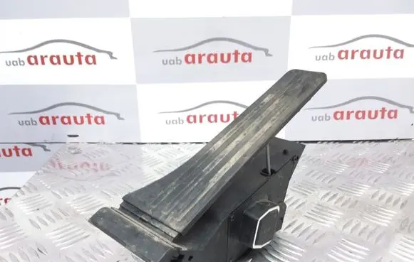 Mercedes-Benz C W204 Accelerator throttle pedal A4513000000
