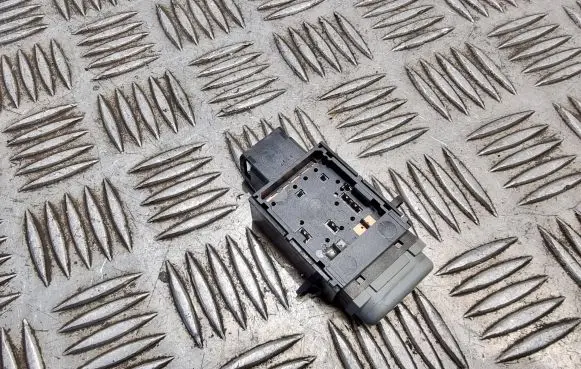 Renault Scenic I ESP (stability program) switch 8200024492